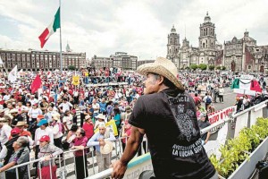 No hay nada qu� festejar, reclaman trabajadores